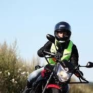 Logo Moto École AEFC : motard en gilet fluo